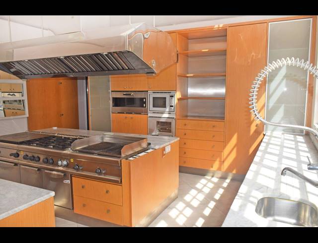 4 BEDROOM HOUSE FOR SALE IN HOUGHTON ESTATE
